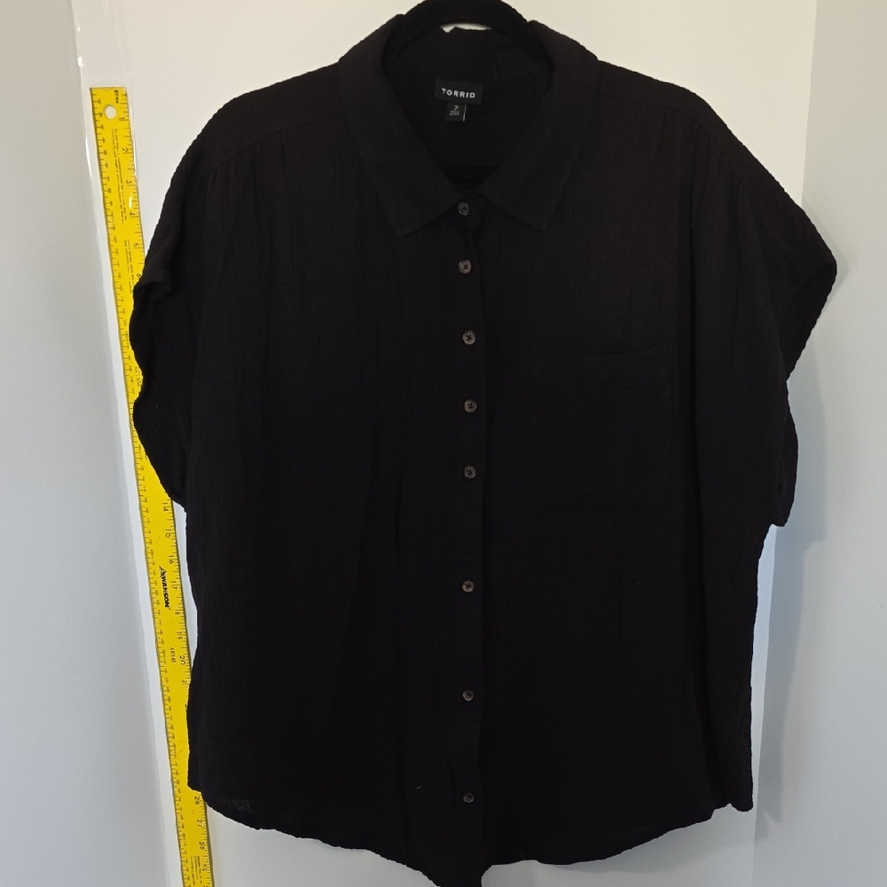 torrid Black Button-Down Short Sleeve Shirt